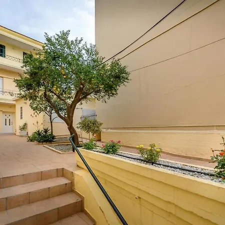 Family W. Yard In Beating Heart Of Old Town Chania (Crete)