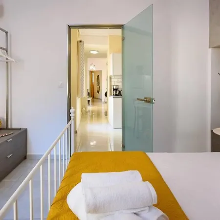 Family W. Yard In Beating Heart Of Old Town * Chania (Crete)