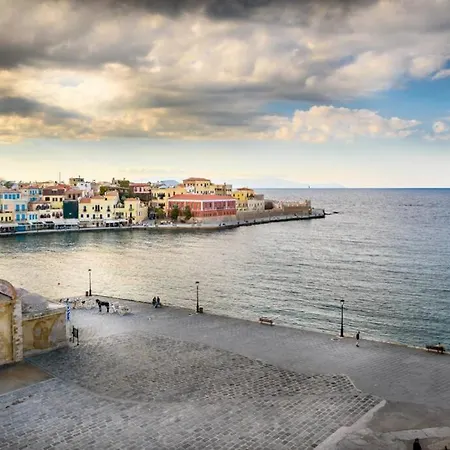 Semesterbostad Family W. Yard In Beating Heart Of Old Town Chania (Crete)