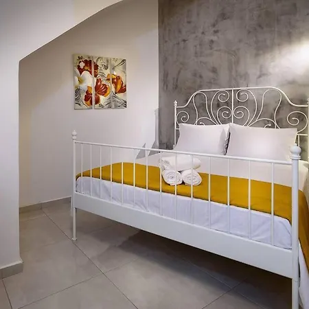 Semesterbostad Family W. Yard In Beating Heart Of Old Town