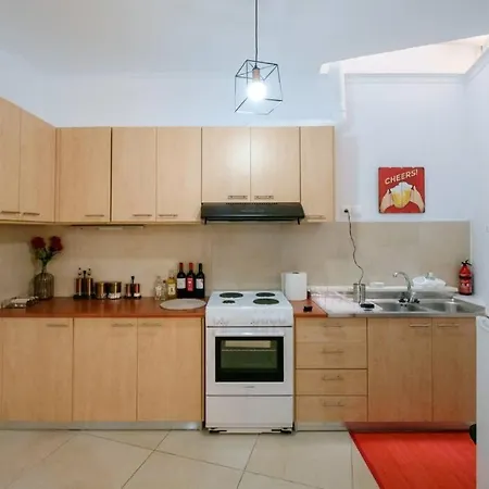 Σπίτι διακοπών Family W. Yard In Beating Heart Of Old Town *