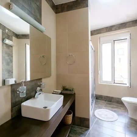 Family W. Yard In Beating Heart Of Old Town * Χανιά