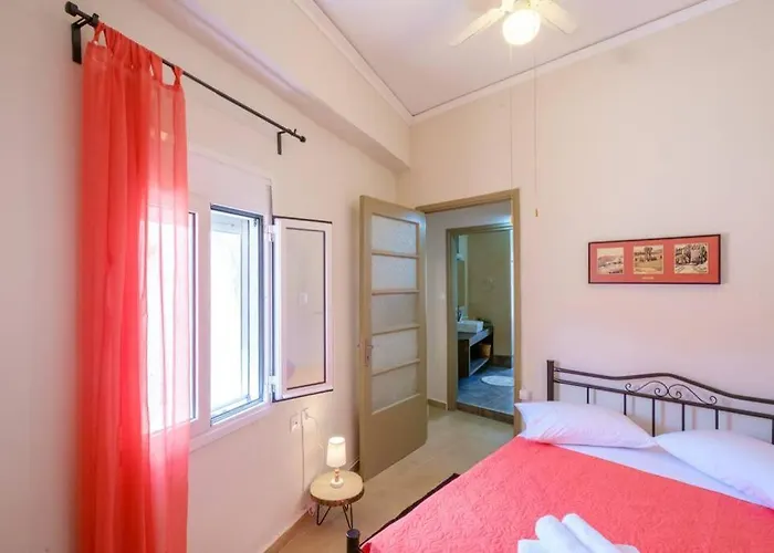 Semesterbostad Family W. Yard In Beating Heart Of Old Town *