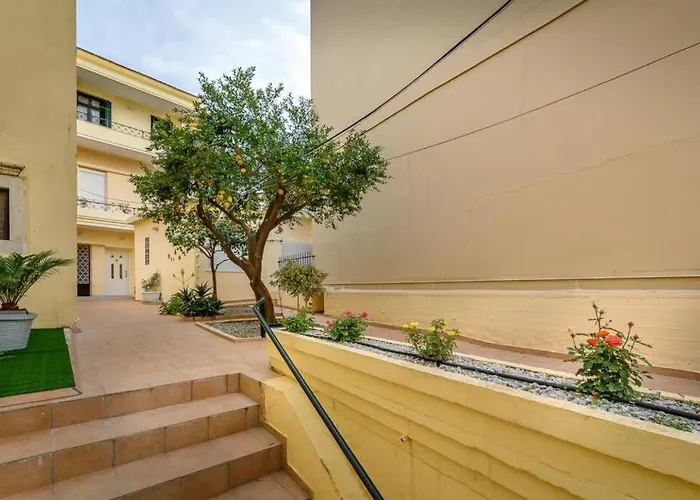 Family W. Yard In Beating Heart Of Old Town Chania (Crete)