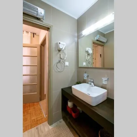 度假居 Family W. Yard In Beating Heart Of Old Town 干尼亞