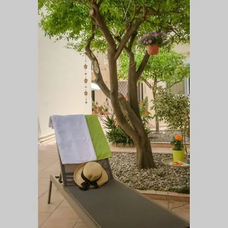 度假居 Family W. Yard In Beating Heart Of Old Town 干尼亞