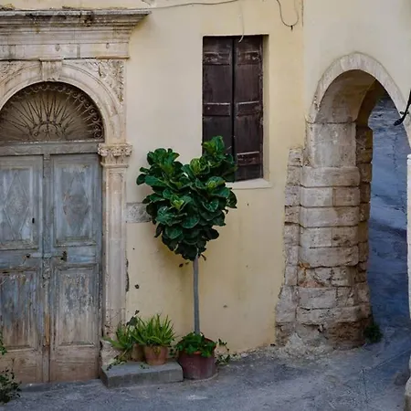 Family W. Yard In Beating Heart Of Old Town Holiday home